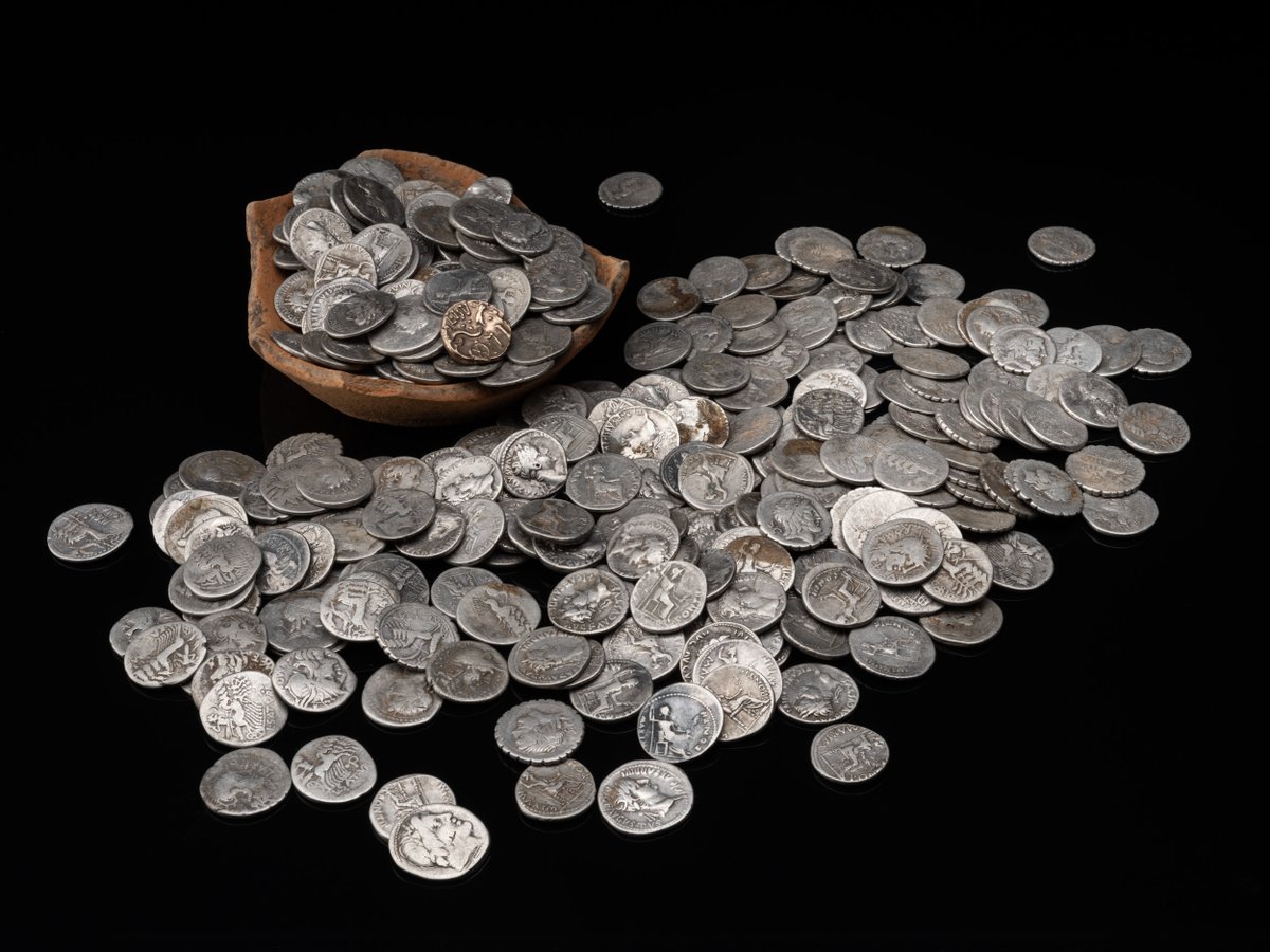 worcestermuseum's tweet photo. Help us save the Worcestershire Conquest Hoard! ✨

We need your help to keep this important Roman hoard in Worcestershire, where it was buried in AD 55 and discovered last year.

Donate today ➡️ https://t.co/Xuch9GlMEQ

Thank you. https://t.co/RPDZf3UZcW