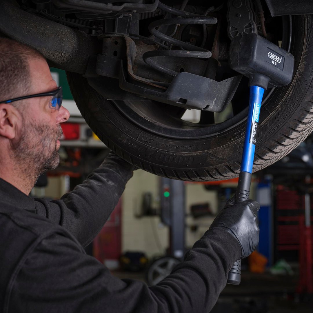 drapertools's tweet image. 🔨 No Bounce, Just Power!

Our Rubber Dead Blow Hammer makes light work of stubborn tyres 🛞

#DraperTools #HandTools #AutomotiveTools #GarageGoals