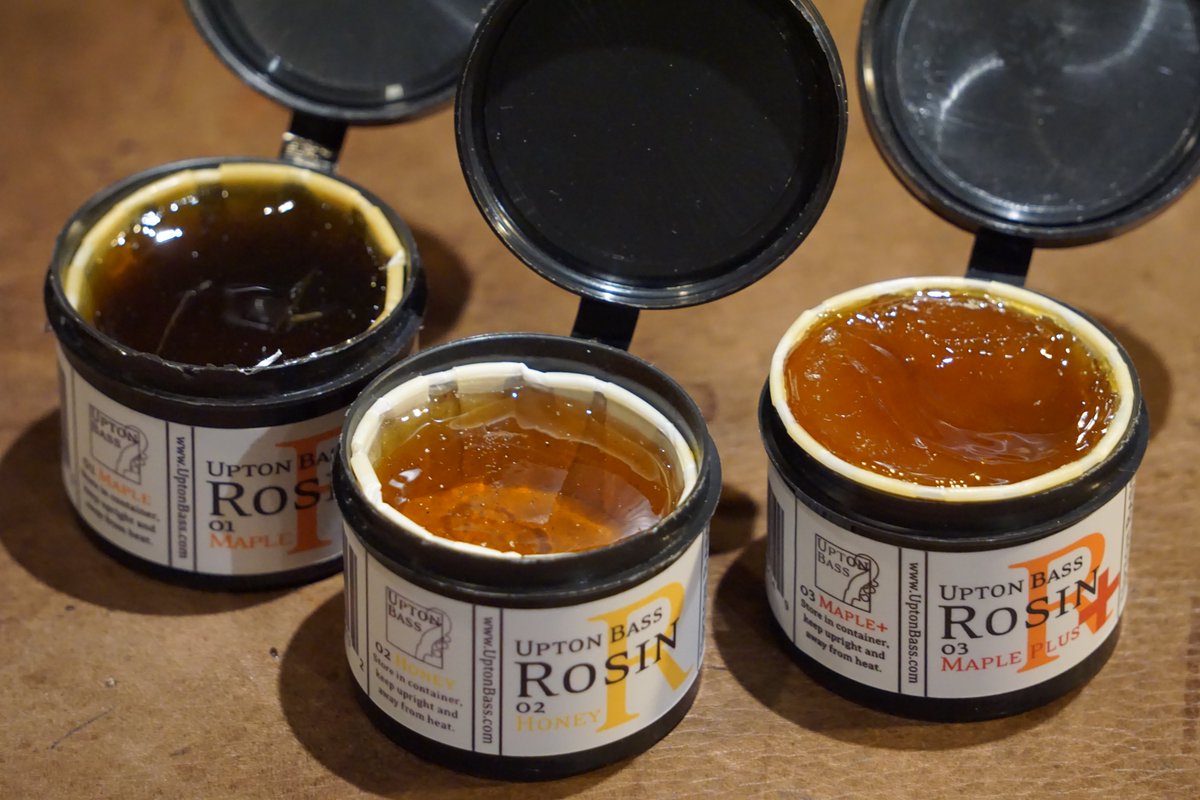 【再入荷‼️】
Upton Bassの松脂が、01 Maple、03 Maple plusに加え
02 Honeyが入荷いたしました！

02は非常に硬く、01、03と組み合わせて使用します！
それぞれ3,520円税込
 
 是非、店頭にてご試奏下さい🎻
お問合せ→ 03-5357-8907
LINEからのご連絡もお待ちしています！
lin.ee/egCVnJ8