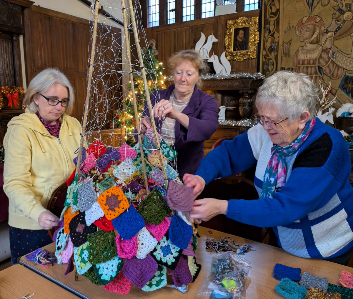 Last month, we welcomed a wonderful group of volunteer crocheters to Christchurch Mansion. Together, we created this fabulous Christmas tree made entirely of crocheted squares! It was a brilliant opportunity to get together, chat, and enjoy crafting in such a beautiful setting.