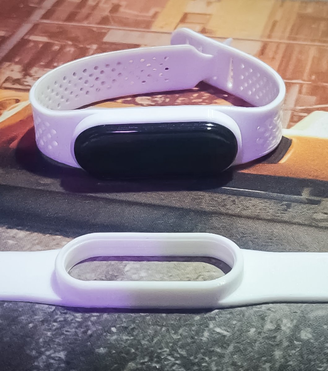 Light_Files's tweet photo. 3D printed a new strap for my Mi Band 4 out of TPU because the other straps keep breaking. This one should be more durable. #3Dprinting #DIY https://t.co/DbWgBgiSvp
