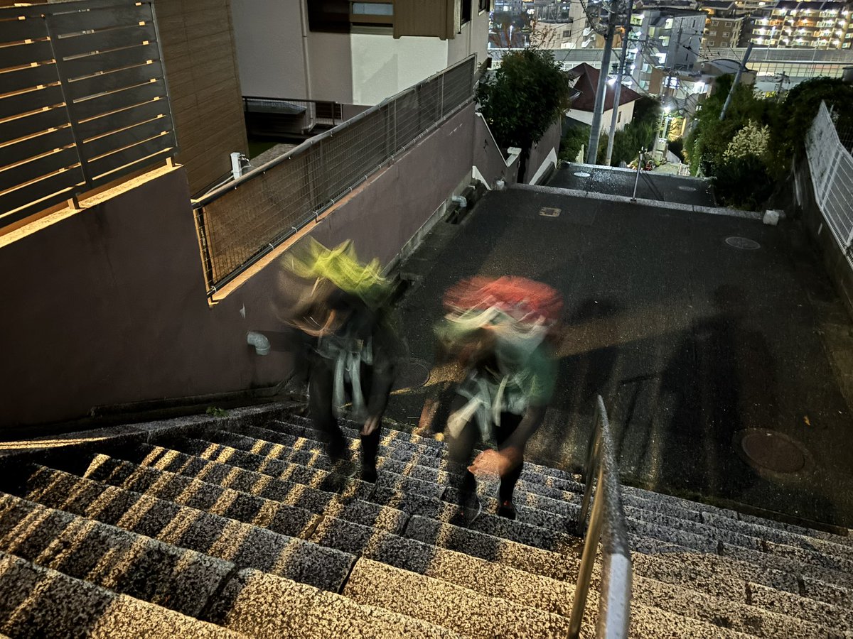 seinanwangel's tweet photo. 階段トレーニングは今日からおもりを背負った歩荷(ぼっか)です。雨のなか頑張りました☔️ https://t.co/6d6oIt75FQ
