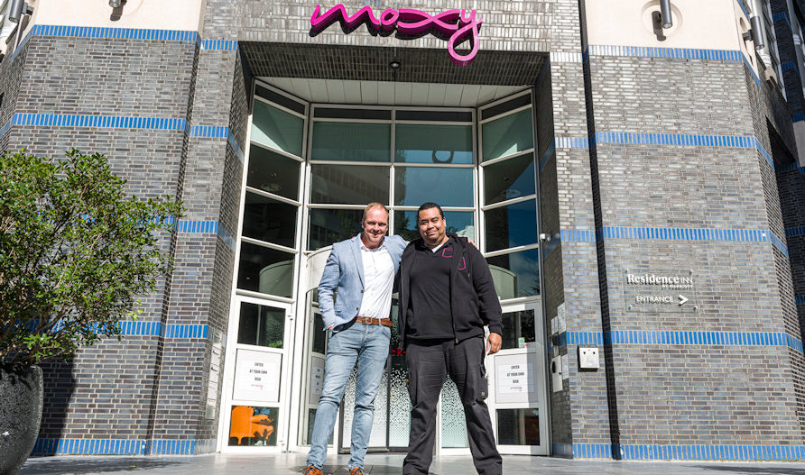 "Mensen komen soms in situaties terecht waar ze niet voor gekozen hebben. Als we ons allemaal een beetje extra inzetten, kunnen we voor hen echt een verschil maken".

Lees hier hoe hotel Moxy en Residence Inn in Den Haag samenwerkt met Den Haag Werkt: denhaag.nl/nl/ondernemen/…