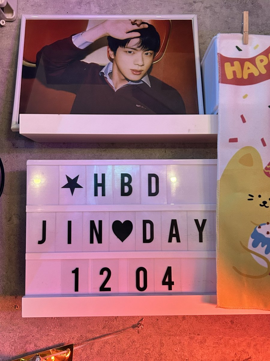 JINA06787452's tweet photo. 今年も行けた💕
ジンくんセンイルin鶴橋
#unclebox
#鶴橋
#センイル https://t.co/rqxpnZ5BGB