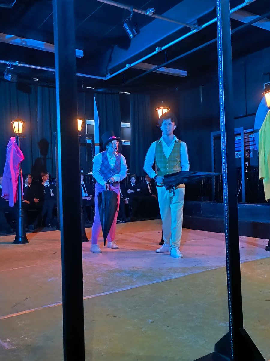 On Monday the 18th Nov box clever theatre company visited CBSC drama department to perform their adaptation of Robert Louis Stevensons ‘Jekyll and Hyde’. Such a great atmosphere. Brilliant performance with a really appreciative audience! 🎭