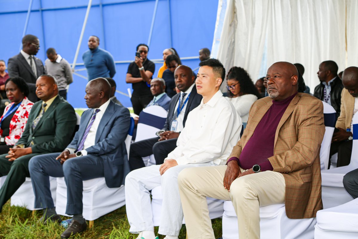 KenyaAirports's tweet image. 1/4 KAA Board Chairman, Hon. @ckositany, this morning was the Chief Guest at the unveiling ceremony of the revamped JKIA Ndovu Roundabout.