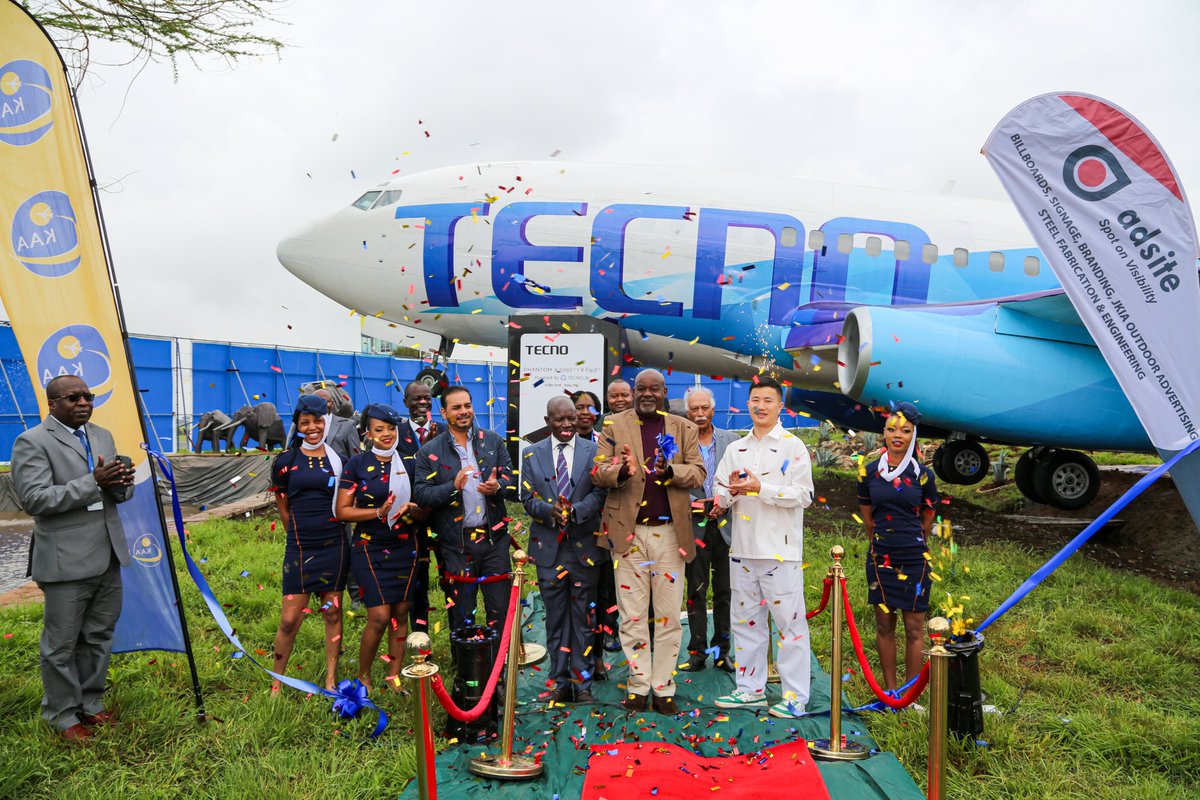 KenyaAirports's tweet image. 1/4 KAA Board Chairman, Hon. @ckositany, this morning was the Chief Guest at the unveiling ceremony of the revamped JKIA Ndovu Roundabout.