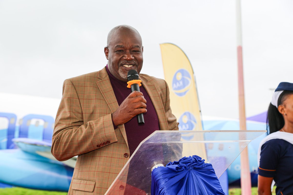 KenyaAirports's tweet image. 1/4 KAA Board Chairman, Hon. @ckositany, this morning was the Chief Guest at the unveiling ceremony of the revamped JKIA Ndovu Roundabout.