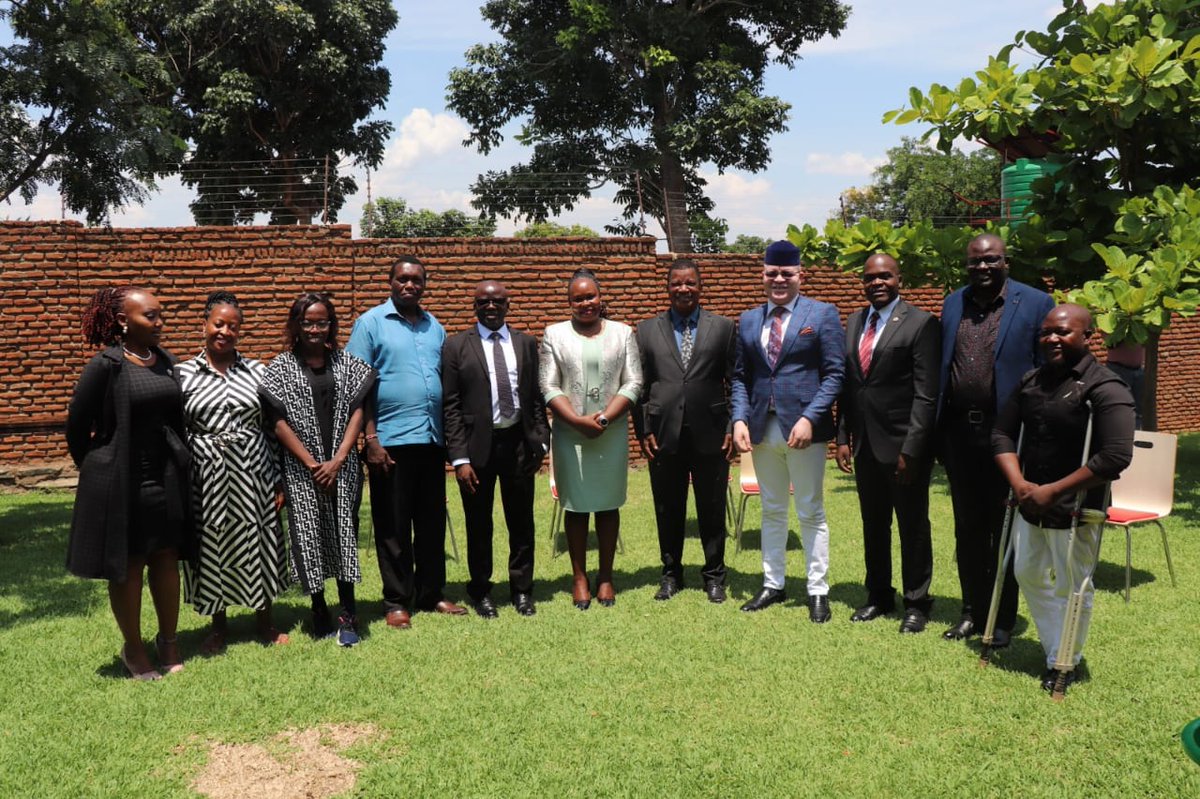 KNCHR tweet media