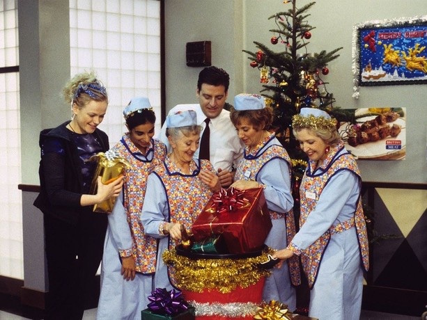 AbbaFan102's tweet image. Christmas Comedy Advent Calendar Day 22: Dinnerladies -‘Christmas’ originally aired in 1999! #comedy #christmas #Dinnerladies