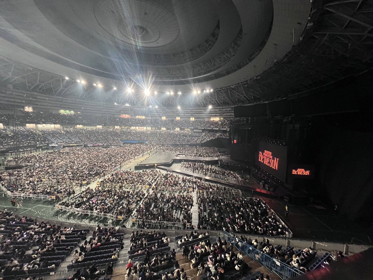 Ov1Pi's tweet image. セブチ 京セラ見え方

1枚目 一塁側上段1列目
2枚目 一塁側 アルファベット席 1列目
3枚目 一塁側 スタンド1列目
4枚目 中央A 12列目

ご参考程度にどうぞ！