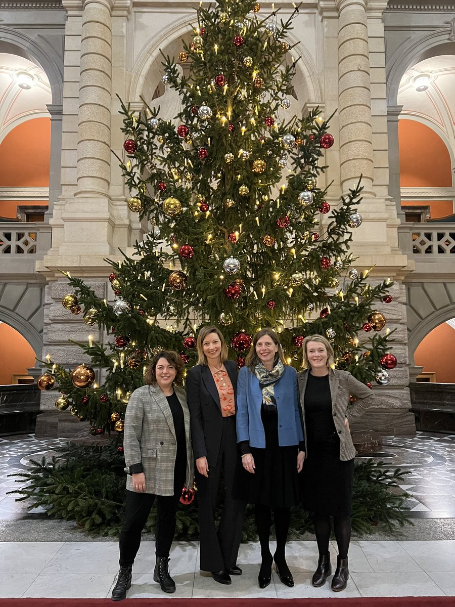 Zum Start der #Wintersession zum Antrittsgespräch beim Bundesrat geladen. Die Frauenorganisationen <a href="/alliance_F/">alliance F</a> <a href="/MitteFrauenCH/">Die Mitte Frauen Schweiz</a> <a href="/FDPFrauenCH/">FDPFrauenCH</a> @spfrauen <a href="/kathrinbertschy/">Kathrin Bertschy</a> @Tamarafuniciell <a href="/bettinabalmer/">Bettina Balmer</a>