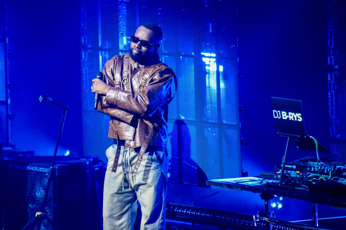 📸 Ce dimanche, les Arènes ont vibré au rythme des plus grands hits de <a href="/GIMS/">G I M S</a>. 🎤🎶

Un show grandiose qui a réuni des milliers de fans dans une ambiance électrique ! 🔥

Pour connaître la programmation des #Arènes, rendez-vous ici 👉 swll.to/D9WKA

©Angélique Mian