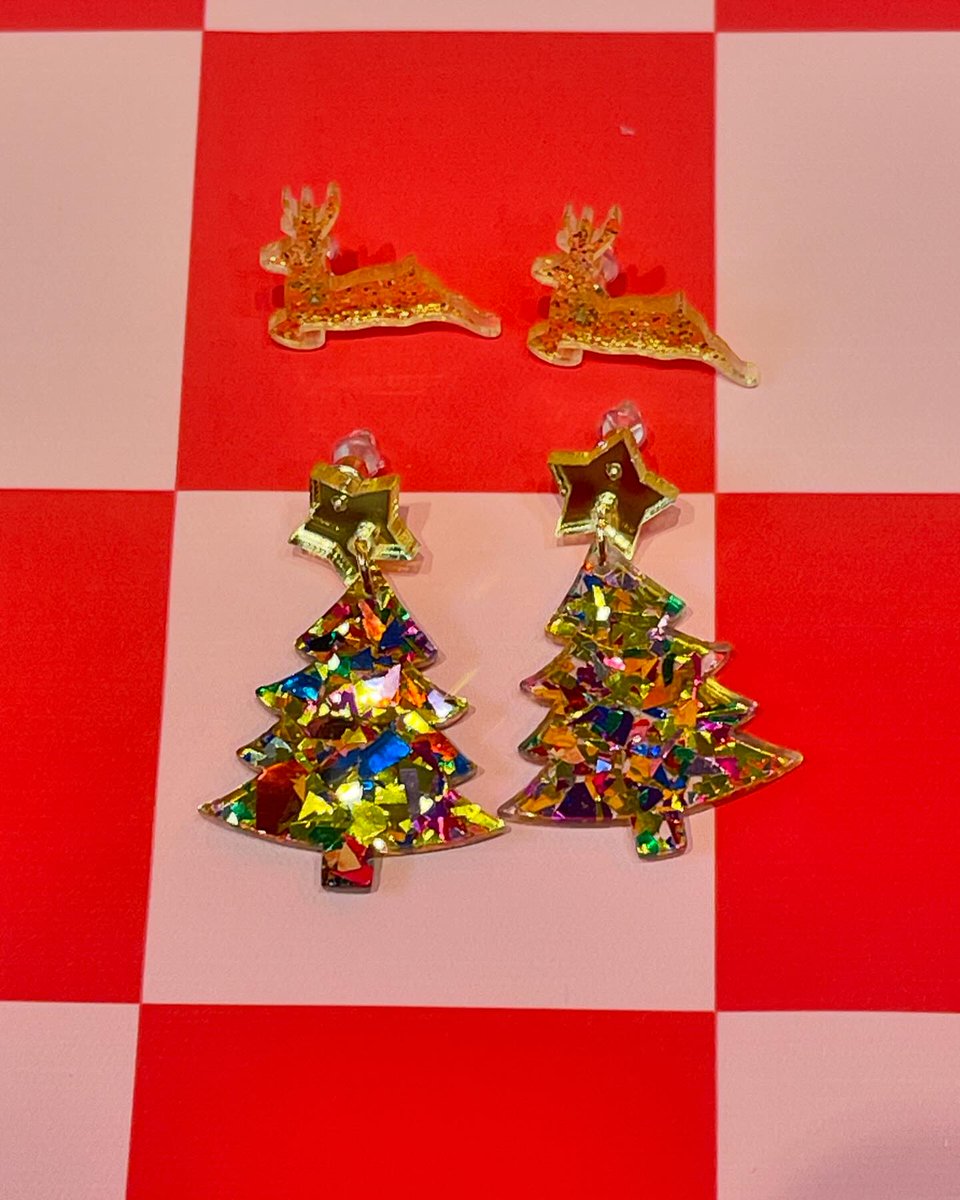 東方雑貨店のピアスです⭐️
クリスマスシリーズ入荷してます🎄✨
シーズンものは年に少ししかつけれないけどでもそのシーズンを楽しむのは本当に楽しいですよね😃
クリスマスツリーも一年中飾りたい気持ちはあるけど、
出すのを待ってるのも楽しいです❤️
クリスマスが終わ...