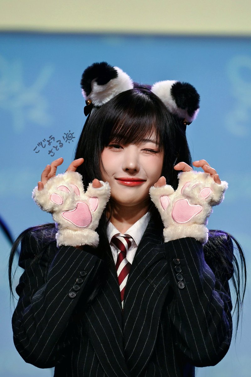 stonecrab79's tweet photo. 20241201 히나 디마뮤 포토타임
냥!!!

#qwer #히나 #HINA #냥뇽녕냥 https://t.co/QWRvZZbF1d