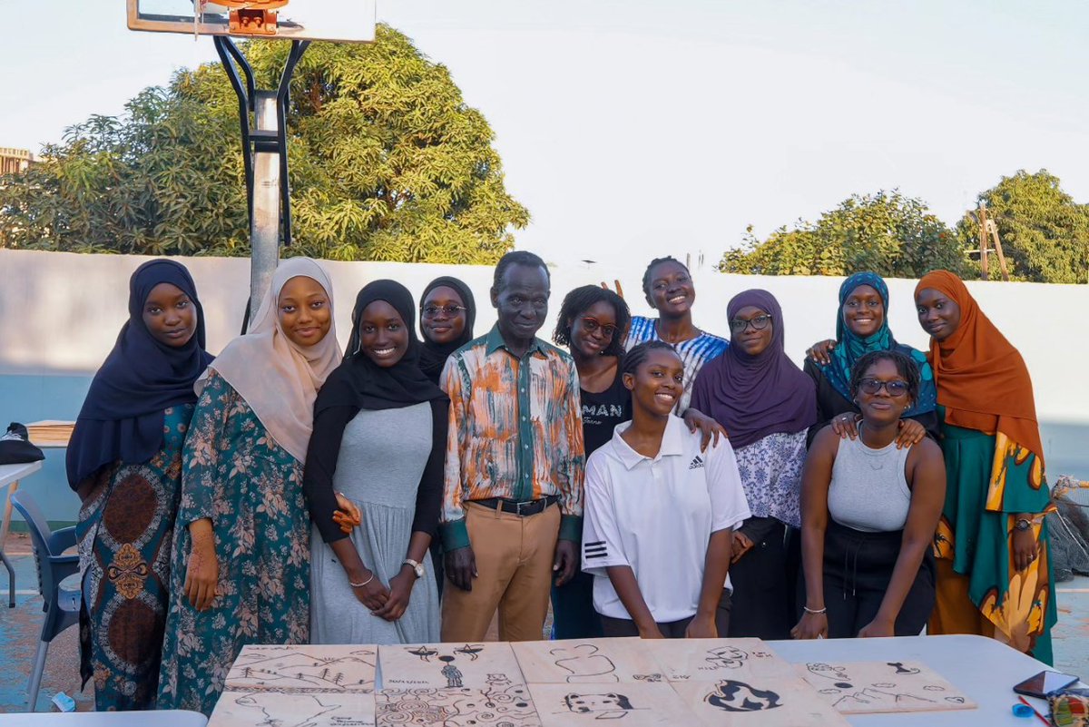 daustofficial's tweet image. Séance de Pyrogravure avec Jean Diouf au Club Art &amp;amp; Design de DAUST 🎨🔥

Nos étudiants ont eu l&apos;opportunité de s&apos;initier à l&apos;art de la pyrogravure grâce à l&apos;expertise de Jean Diouf. 

#DAUST #ArtEtDesign #Pyrogravure #JeanDiouf #Créativité #Inspiration