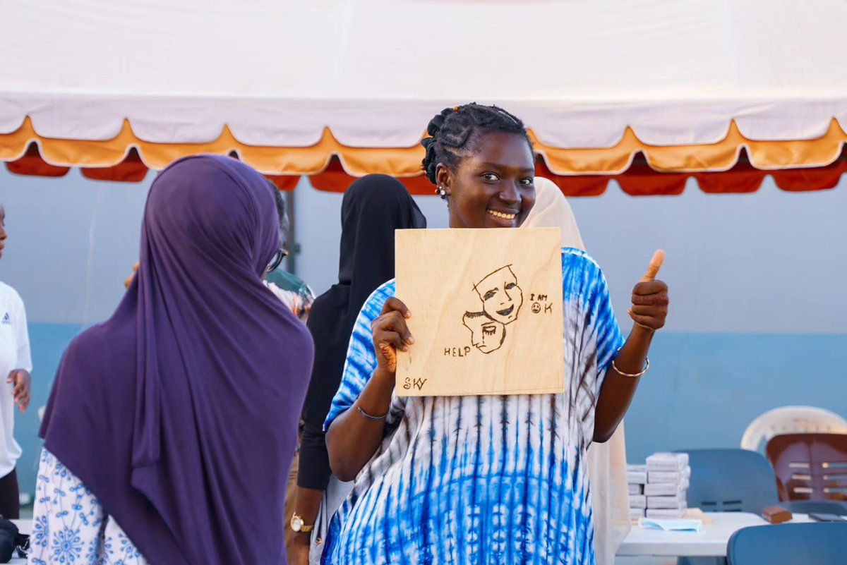 daustofficial's tweet image. Séance de Pyrogravure avec Jean Diouf au Club Art &amp;amp; Design de DAUST 🎨🔥

Nos étudiants ont eu l&apos;opportunité de s&apos;initier à l&apos;art de la pyrogravure grâce à l&apos;expertise de Jean Diouf. 

#DAUST #ArtEtDesign #Pyrogravure #JeanDiouf #Créativité #Inspiration