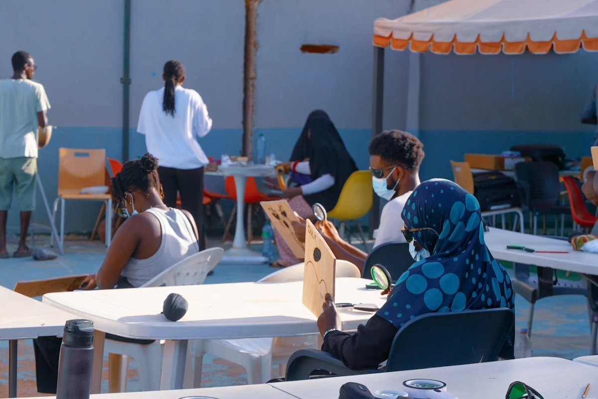 daustofficial's tweet image. Séance de Pyrogravure avec Jean Diouf au Club Art &amp;amp; Design de DAUST 🎨🔥

Nos étudiants ont eu l&apos;opportunité de s&apos;initier à l&apos;art de la pyrogravure grâce à l&apos;expertise de Jean Diouf. 

#DAUST #ArtEtDesign #Pyrogravure #JeanDiouf #Créativité #Inspiration