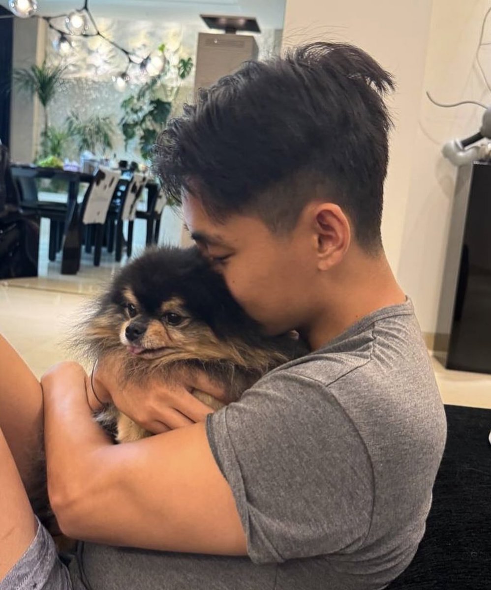 kthprettyhands's tweet image. ”김연탄씨 🖤“