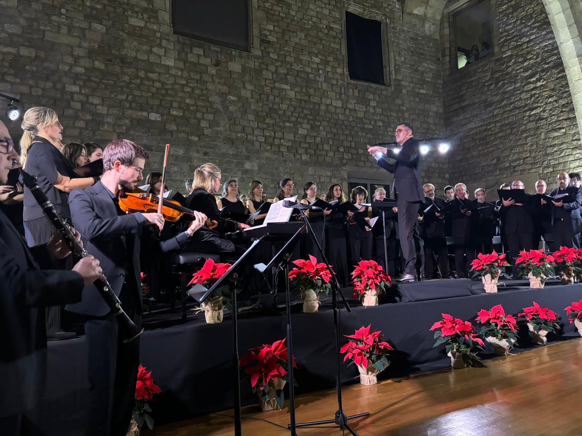 cultpopular_cat's tweet photo. Ahir al Saló del Tinell vam gaudir del concert de celebració dels 120 anys de l’@OrfeoGracienc, un repàs a la història d’un dels cors emblemàtics de Catalunya i la seva contribució a la cultura catalana. Enhorabona, i per molts anys més!
@fcec14 @cultura_cat @carolduran33 https://t.co/8mdkZ5lbdd