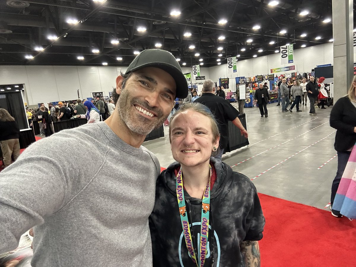 awaytoseas's tweet photo. @BrandonJRouth @tylerhoechlin at Calgary Expo https://t.co/w9yi3ALdyd