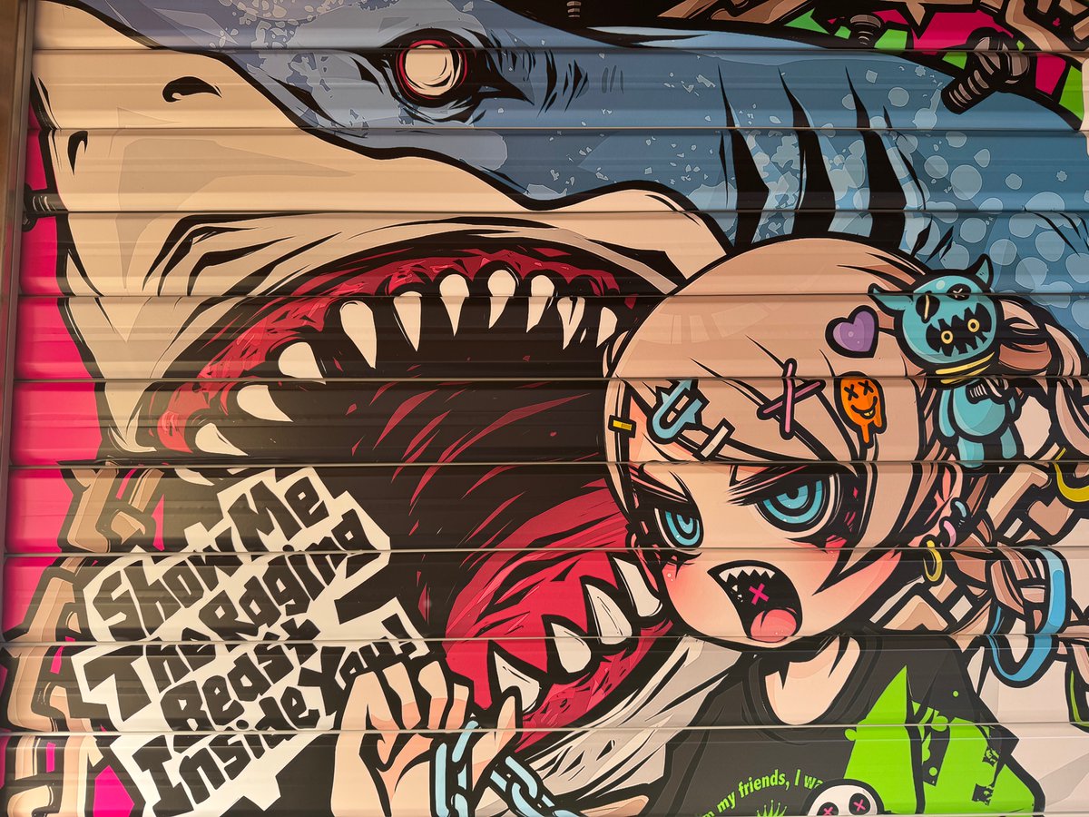 シャッターアートはイラストが大きくて発色も良く痺れる