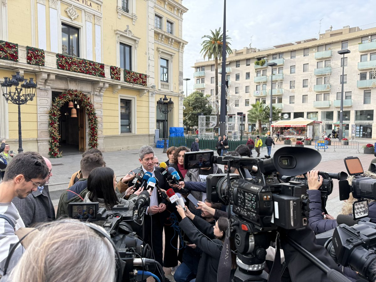David Quirós Brito (@davidquiroslh) on Twitter photo Des de <a href="/LHAjuntament/">Ajuntament de L'Hospitalet</a> estem treballant en coordinació permanent amb el Delegat del Govern <a href="/carlosprietogo/">Carlos Prieto Gómez</a>, la consellera <a href="/nuriaparlon/">Parlon #apeudecarrer #interioriseguretatpública</a> i el <a href="/semgencat/">SEM. Generalitat</a> en el seguiment de l’accident de l’autocar que va sortir ahir des de L’Hospitalet. Des de <a href="/LHAjuntament/">Ajuntament de L'Hospitalet</a> estem treballant en coordinació permanent amb el Delegat del Govern <a href="/carlosprietogo/">Carlos Prieto Gómez</a>, la consellera <a href="/nuriaparlon/">Parlon #apeudecarrer #interioriseguretatpública</a> i el <a href="/semgencat/">SEM. Generalitat</a> en el seguiment de l’accident de l’autocar que va sortir ahir des de L’Hospitalet.
