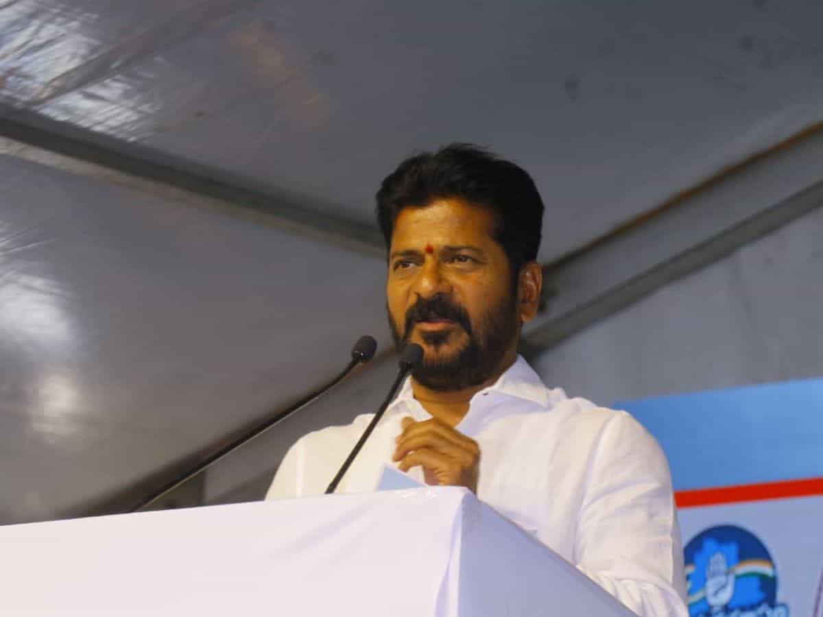 సీఎం <a href="/revanth_anumula/">Revanth Reddy</a> (రేవంత్ రెడ్డి) మీరు నా మీద ఎన్ని అక్రమ కేసులు పెట్టినా, కాల్చి చంపినా నేను నోరు లేని ఈ పేద బిడ్డల పక్షపాతిగానే ఉంటానని బీఆర్ఎస్ నాయకులు ఆర్ఎస్ ప్రవీణ్ కుమార్ తేల్చిచెప్పారు.
<a href="/RSPraveenSwaero/">Dr.RS Praveen Kumar</a> 
<a href="/BRSparty/">BRS Party</a>