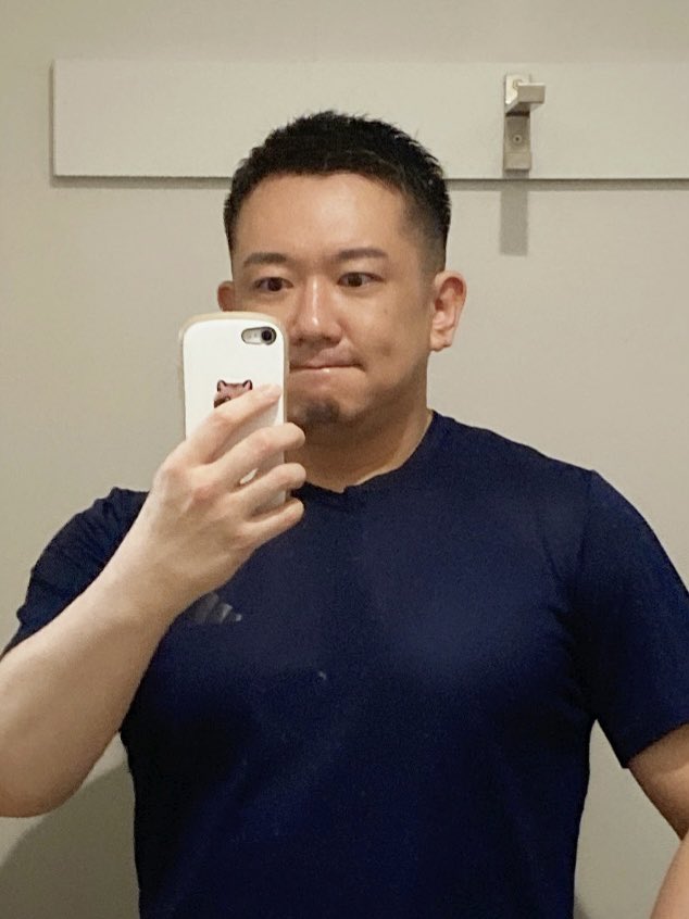 【メガネ差分】

散髪したら自撮りをしなさいってバッちゃが言ってた！！