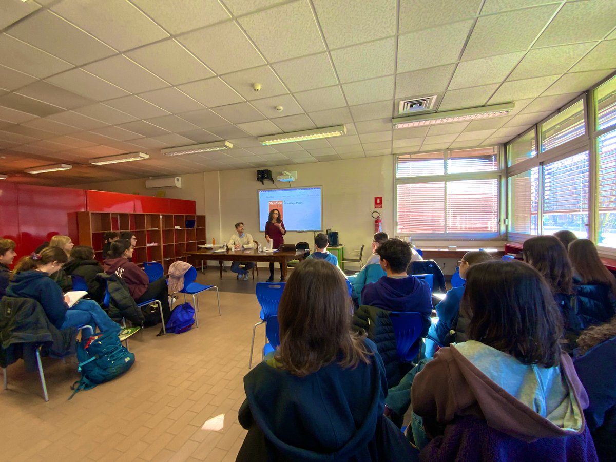 RadioLiceoMati1's tweet photo. La conversazione con la Direttrice di @_MicroMega_ si inserisce nell’ambito degli incontri con gli scrittori, le scrittrici, i saggisti, i giornalisti che il liceo invita annualmente presso la sua sede. 
@ODG_CNOG @MicheBucci @Telereggio1 @TgrRaiER @gazzettaReggioE https://t.co/JAB1MYAZJA