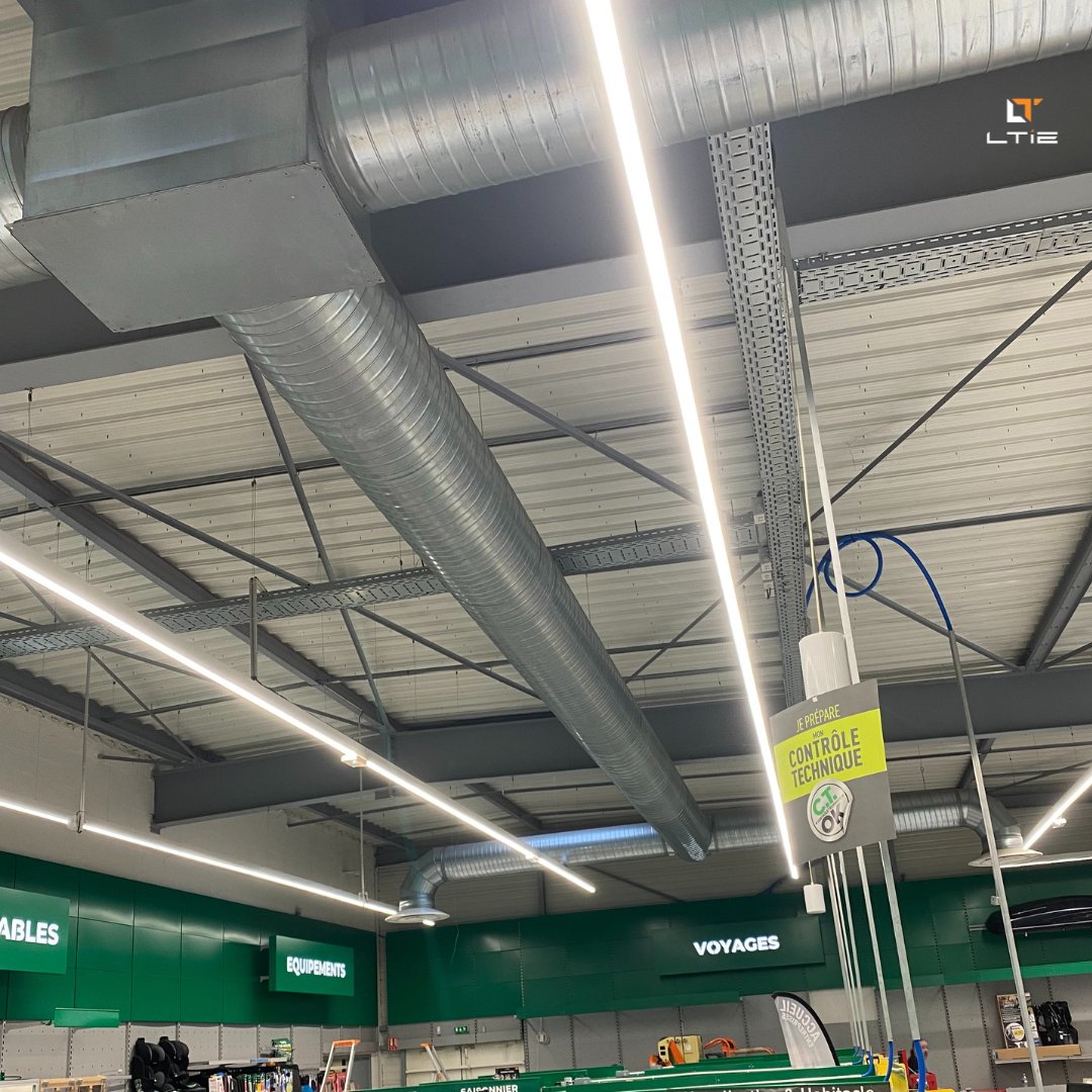 ltie_elec's tweet photo. Du neuf au Feu Vert de Redon ! 

Notre équipe on réalisé :
✨ Câblage complet des nouvelles caisses
💡 Mise à jour des projecteurs LED
📡 Remplacement de la baie informatique

@legrand_france @SchneiderElecFR  #Excel  #iboco

#electrician #electricite #cablage #courantfaible https://t.co/99fMR0RA7V