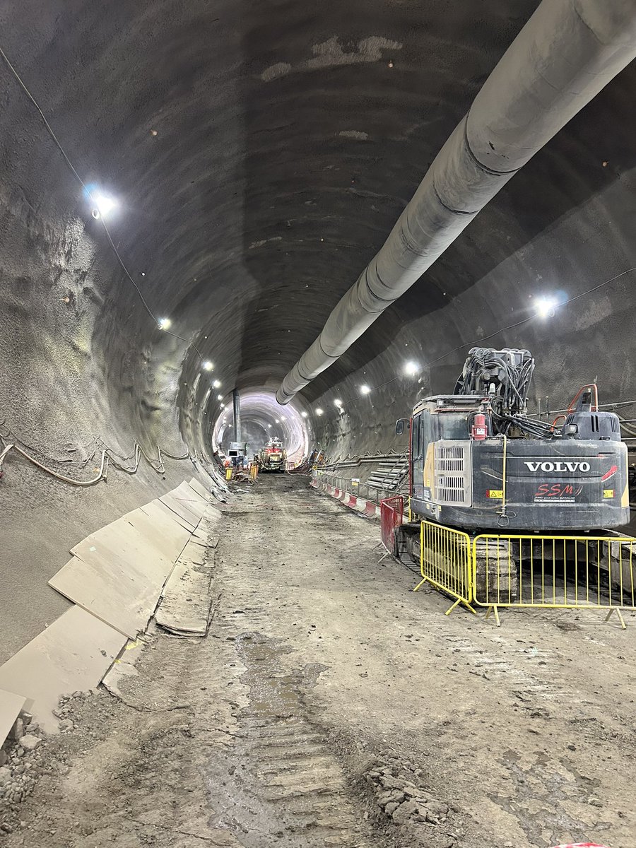 Simon Harris (@simonharrisitv) on Twitter photo Inside the HS2 tunnel to Euston. This is the cavern at Old Oak Common where tunnelling machines will begin digging the tunnels next year. <a href="/itvlondon/">ITV London</a> Inside the HS2 tunnel to Euston. This is the cavern at Old Oak Common where tunnelling machines will begin digging the tunnels next year. <a href="/itvlondon/">ITV London</a>