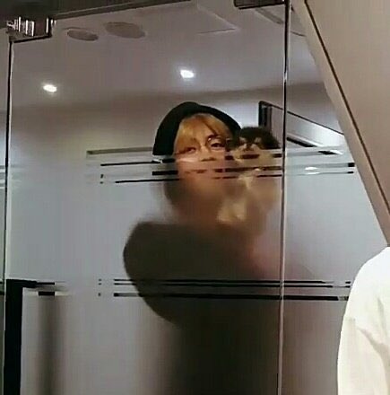 اولین باری که تهیونگ یونتان رو بهمون نشون داد هر دوتاشون خیلی بیبی بودن :(

BORAHAE TAEHYUNG
WE LOVE YOU YEONTAN
WE LOVE YOU TAEHYUNG