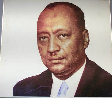 ShorrtiSudan's tweet photo. #شخصيات_سودانية 
محمد أحمد محجوب ( 1908 -1976)
سياسي بارز ومهندساً وشاعراً ومثقفاً .
رئيس وزراء السودانيين (1965 -1966 و 1967-1969).
ساهم في المفاوضات مع مصر وبريطانيا التي أدت إلى تحقيق الحكم الذاتي للسودان 1953.
شغل منصب وزير الخارجية (1956-1958-و1964-1965). https://t.co/tHBrnYG4Ln