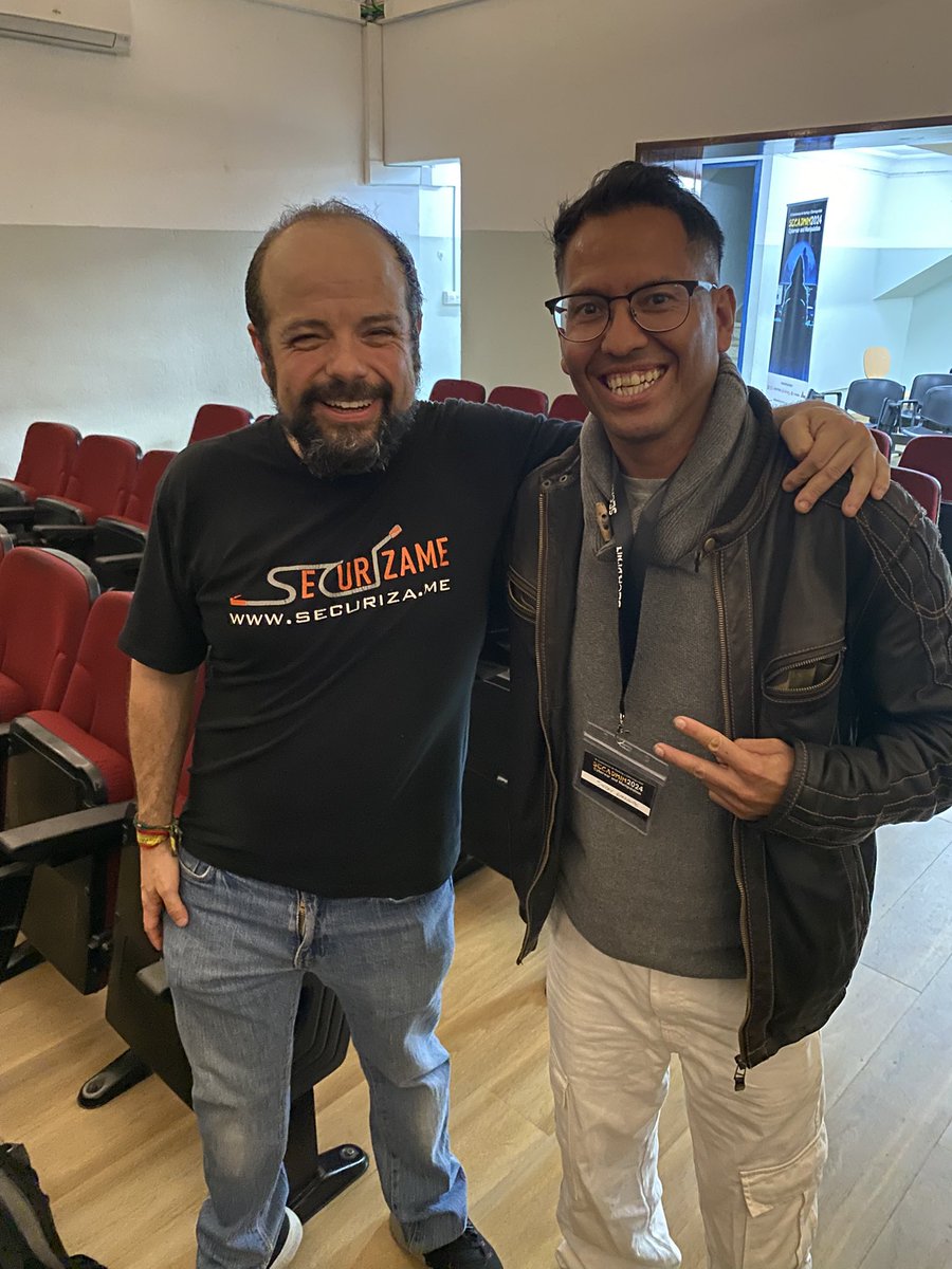 POISON_4000's tweet photo. he tenido la suerte y el privilegio de conocer en persona a grandes profesionales de la ciberseguridad @spectertj @stark0de1 @_rvillela de uno de ellos no pude conseguir su perfil🙏🏻 gracias a todos ellos por los sabios consejos que me compartieron👏🏻👍🏻 https://t.co/CRzY5Bft8A