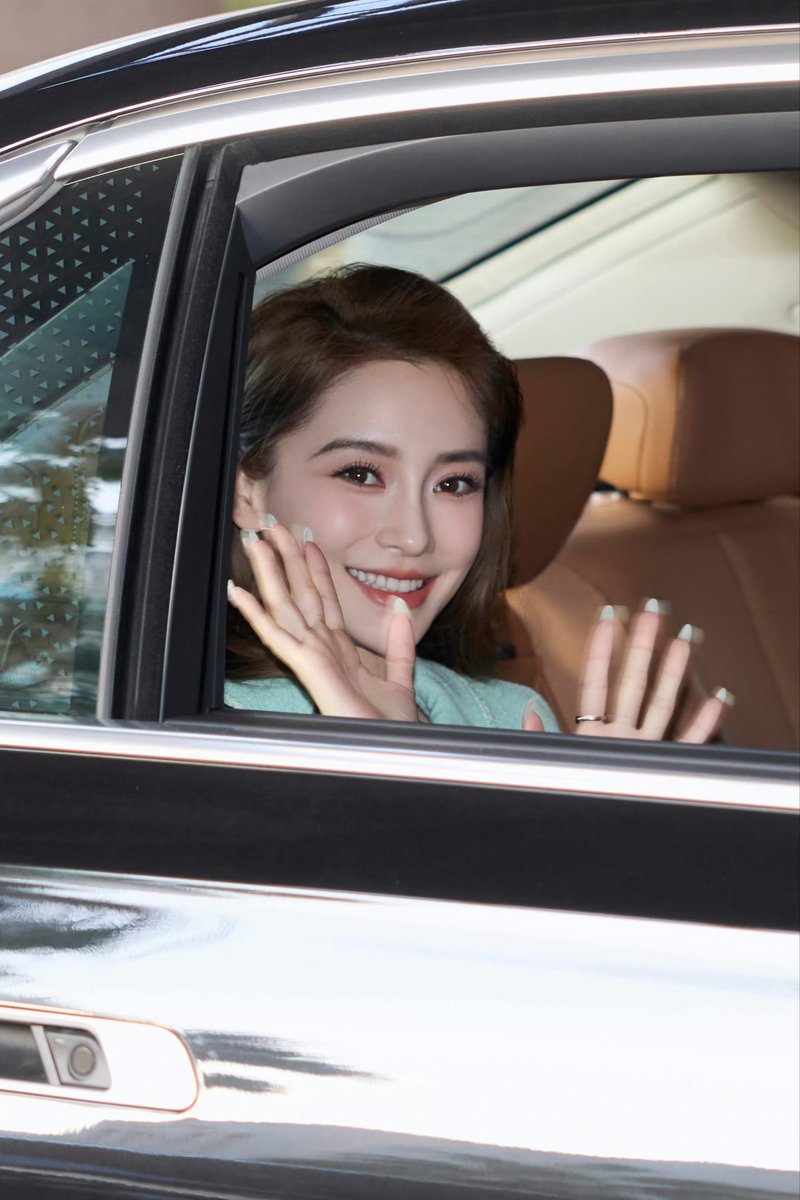 angelababy 杨颖 updates tweet media