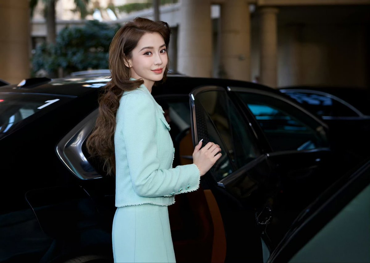 angelababy 杨颖 updates tweet media