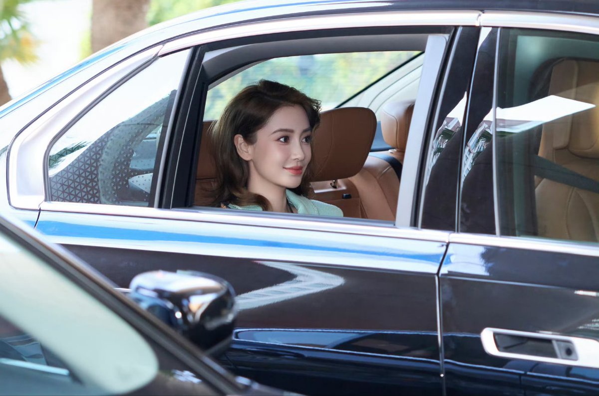 angelababy 杨颖 updates tweet media