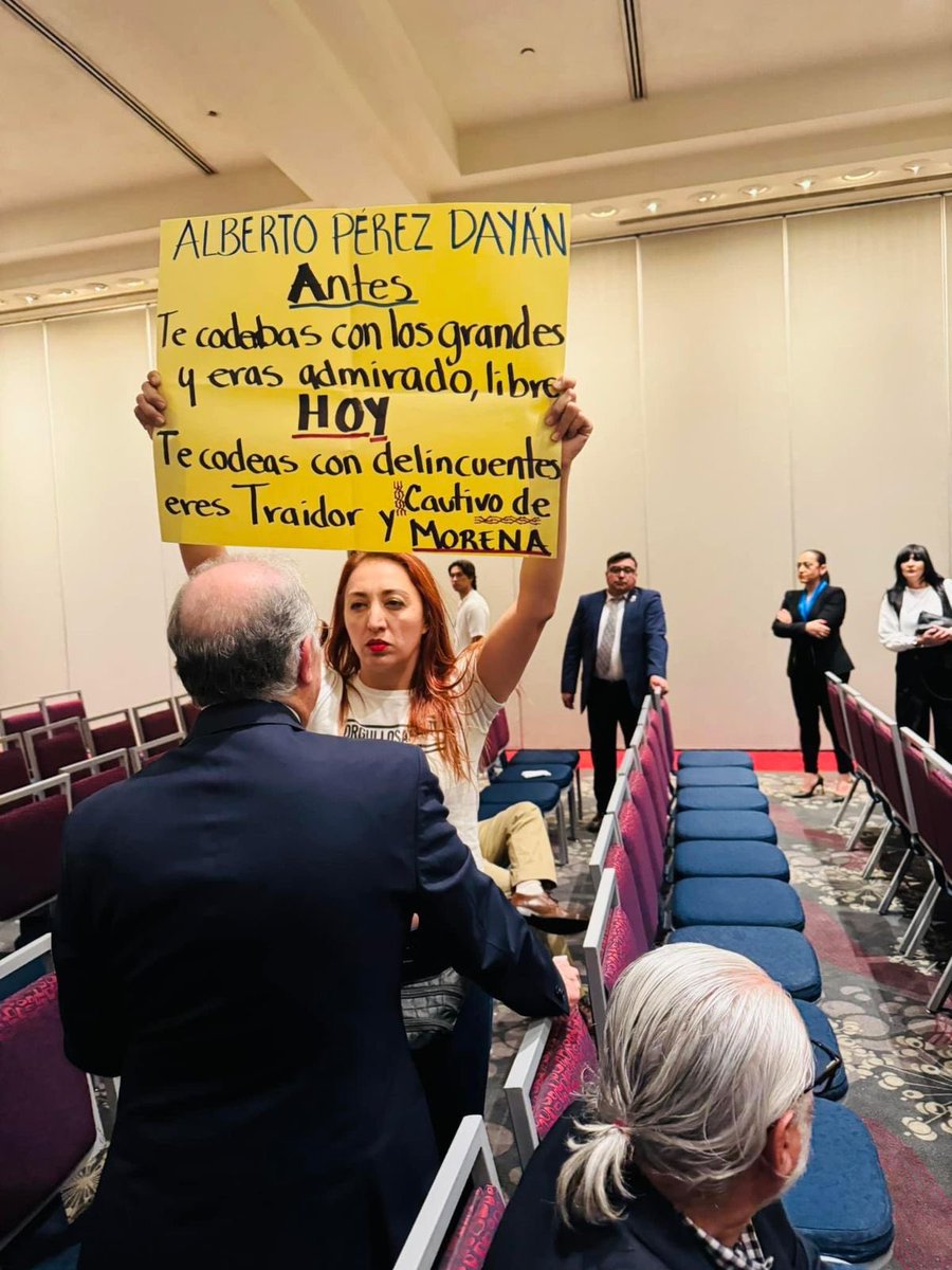 Laura 🌸 tweet media