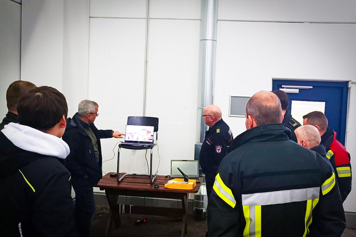 DOKING_Ltd's tweet image. 🛡️@DOKING_Ltd delivered one #MV4 and one #MVF5 #roboticsystems🤖to the State Academy and Technical Authority for #FireProtection &amp;amp; #DisasterManagement (LSTE) of the Federal State of #Brandenburg, #Germany. 

Read more: dok-ing.hr/news/dok-ing-d…

#doking #machines #firefighting #UXO