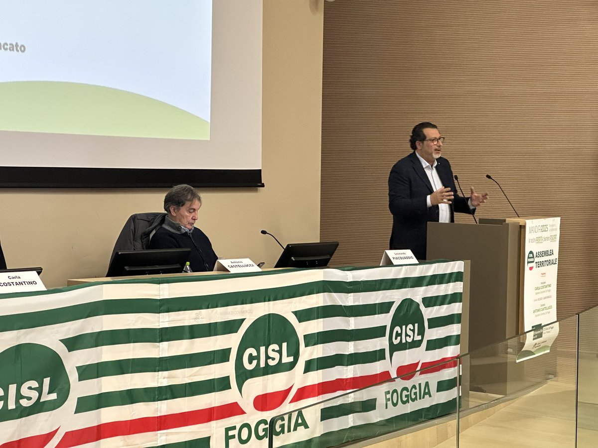 CISLFoggia's tweet image. #2dicembre AssembleaTerritoriale CislFoggia con SegrGen Cisl Puglia Castellucci - @CostantinoCisl “Bene accoglimento nostro proposte in #Manovra, ora si ampli con azioni territoriali. Aumento #spesa sanitaria, risorse #PNRR, #assunzioni pubblico impiego, interventi fasce deboli”