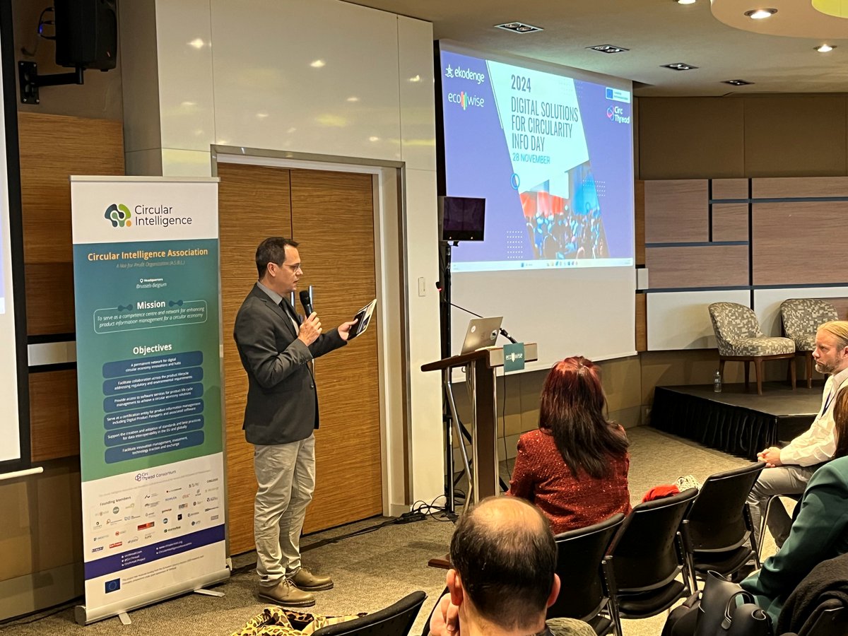 UnitedCirclesEU's tweet photo. 📢@UnitedCirclesEU at the Digital Solutions for Circularity info day within the umbrella of the @CircThread project!
👏@CARTIF presented at the Istambul event
#CircularEconomy #Hubs4Circularity #Process4People #HE #CircThread #CircularIntelligenceAssociation https://t.co/6UO2ZakwsB
