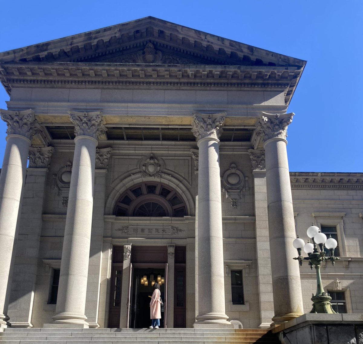 2週連続で相愛大学の講座へ！

土曜は矢野賀一さんのご講義「展示空間のデザインを考える」（於 大阪府立中之島図書館）を聴き、日曜は大学の所蔵楽器を使った演習「インタラクティブな楽器展示を考える」を担当しました。

貴重な機会 学びはいっぱい
頭は飽和状態（韻踏んでる）