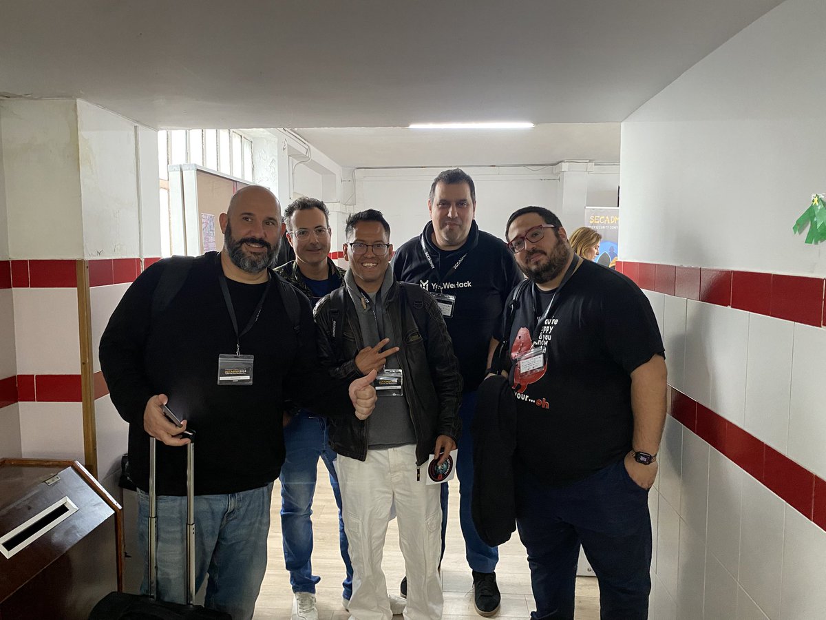 POISON_4000's tweet photo. y así termino un fin de semana fantástico en muchos años, gracias a todos y gracias a @secadm1n por la oportunidad. @3Sp3cT3 @lawwait por fin los conocí en persona👏🏻@kinomakino @Seifreed @JosepAlbors un placer coincidir nuevamente con uds, hasta una próxima oportunidad🙌🏻 https://t.co/0tjNDc3419