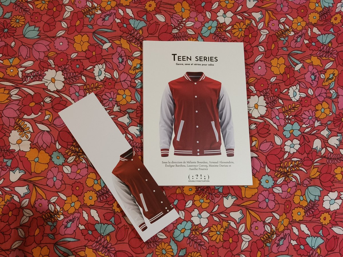 #Parution de l'ouvrage collectif "Teen séries. Genre, sexe et séries pour ados", dans lequel je signe un chapitre sur "Sex Education".
Un livre avec des analyses, des infographies, des entretiens, des verbatims d'ados, et des QR codes pour aller plus loin.
Éd. Double Ponctuation.