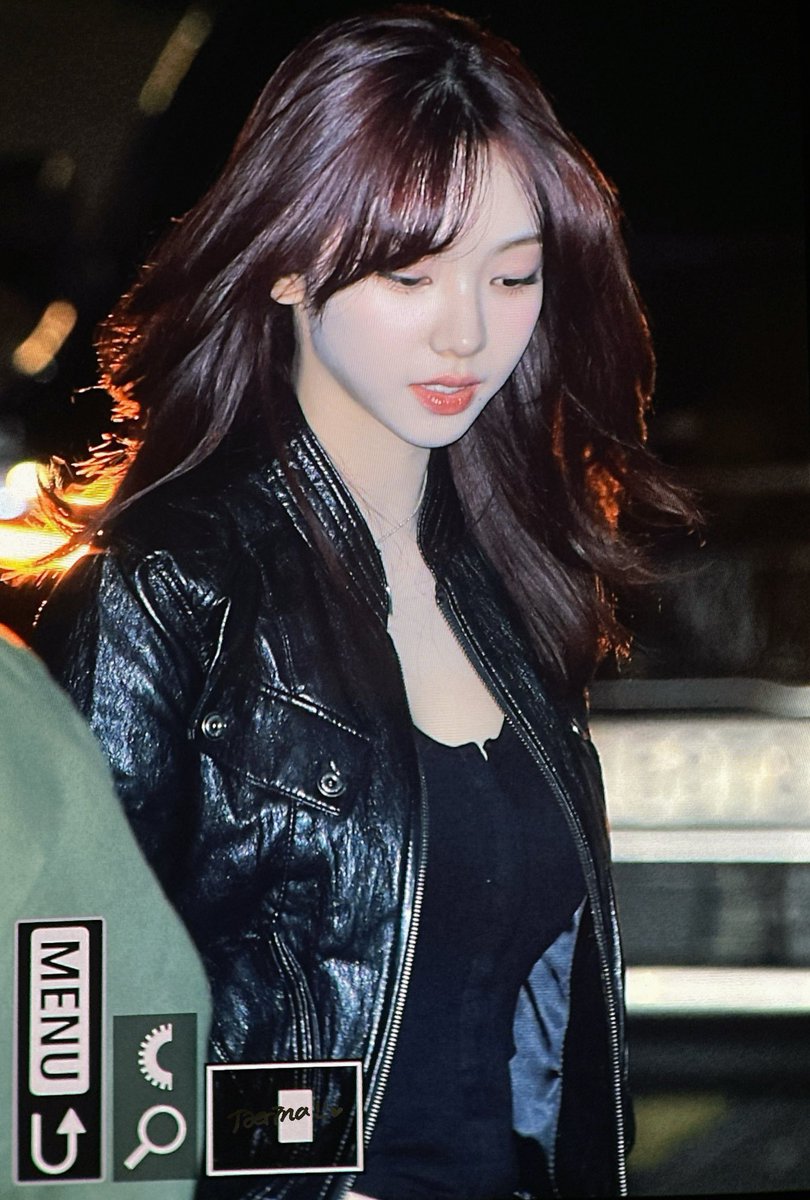 ujiminphoria's tweet photo. KARINA IN LEATHER JACKET AND MID LENGTH HAIR🫠 https://t.co/8mbnGMVYXC