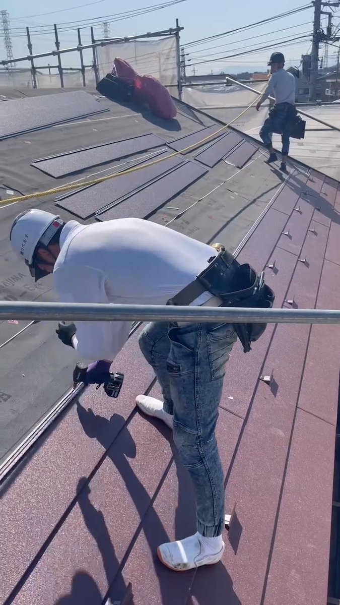 東京都世田谷区のリフォーム屋、
東京リフォームです。
一戸建てや賃貸アパートの小さな修繕から大規模リフォームまで対応します。
屋根工事、雨漏り修理、外壁塗装、雨樋交換、内装工事、水回り、解体工事などでお困りの方はお問い合わせください。