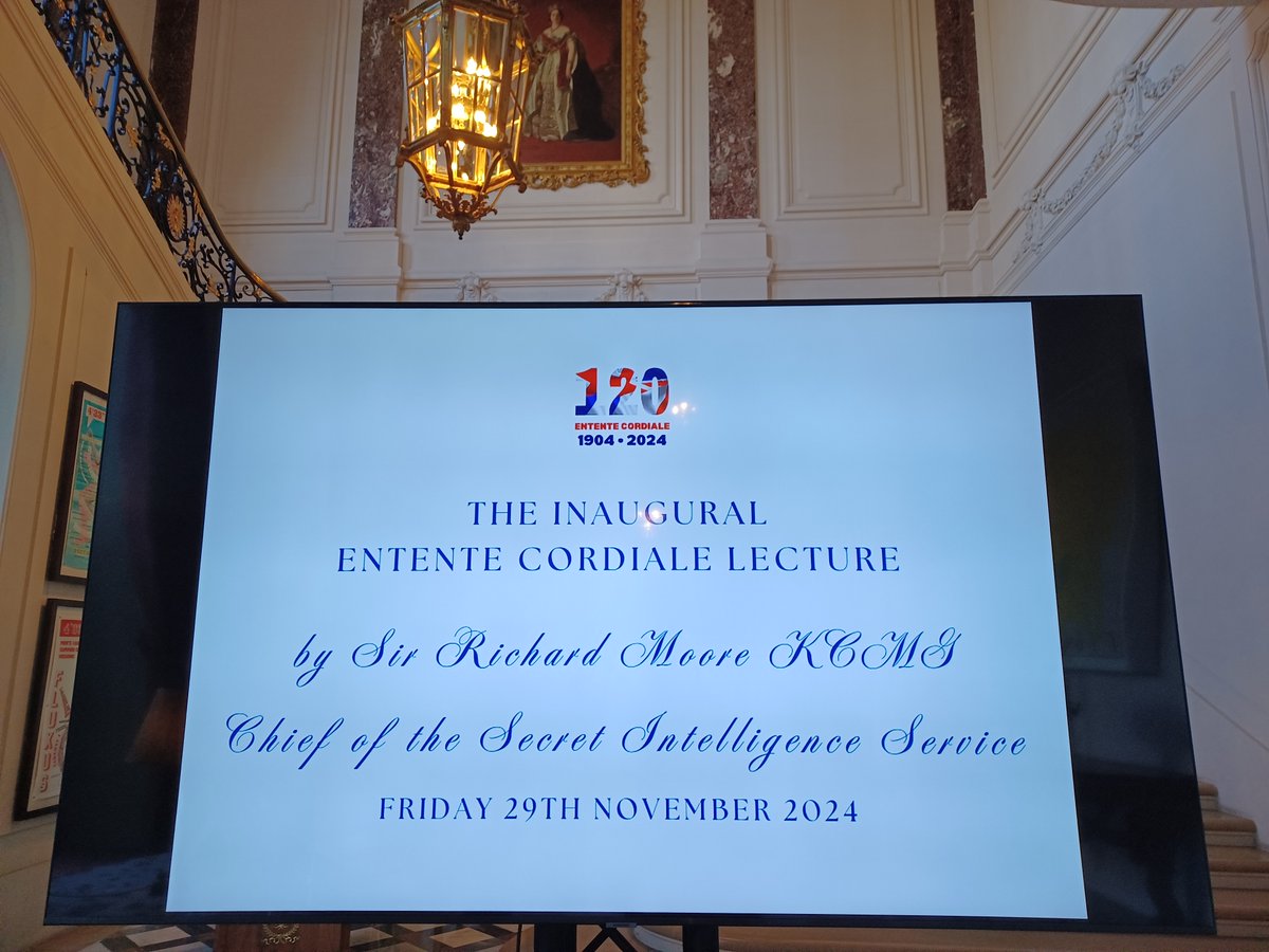 RogeliaPC's tweet image. Sir Richard Moore, chief of the secret intelligence service delivered the inaugural Entente Cordiale lecture at the British embassy in Paris. We also heard from Nicholas Lerner, the head of France's foreign intelligence agency. Excellent event hosted by @MennaRawlings
#EC120
