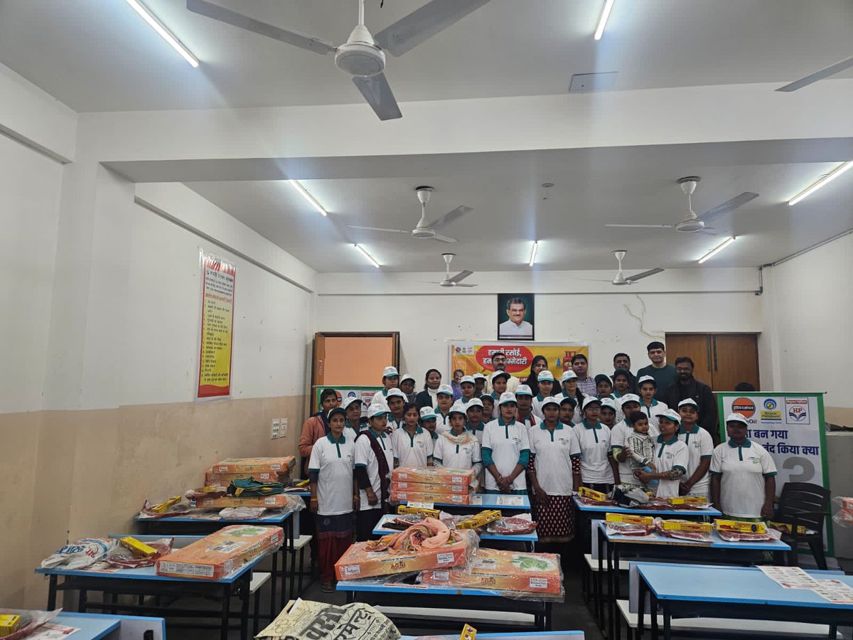 As part of #SenseofDuty campaign- हमारी रसोई,हमारी जिम्मेदारी-cooking competition was organised at RUDSET Dist Gurgaon. Cooking competition was conducted among 30 participants.15delivery men who have conducted highest safety checks were felicitated
<a href="/ChairmanIOCL/">ChairmanIOC</a>
<a href="/DirMktg_iocl/">Director (Marketing), IndianOil</a>