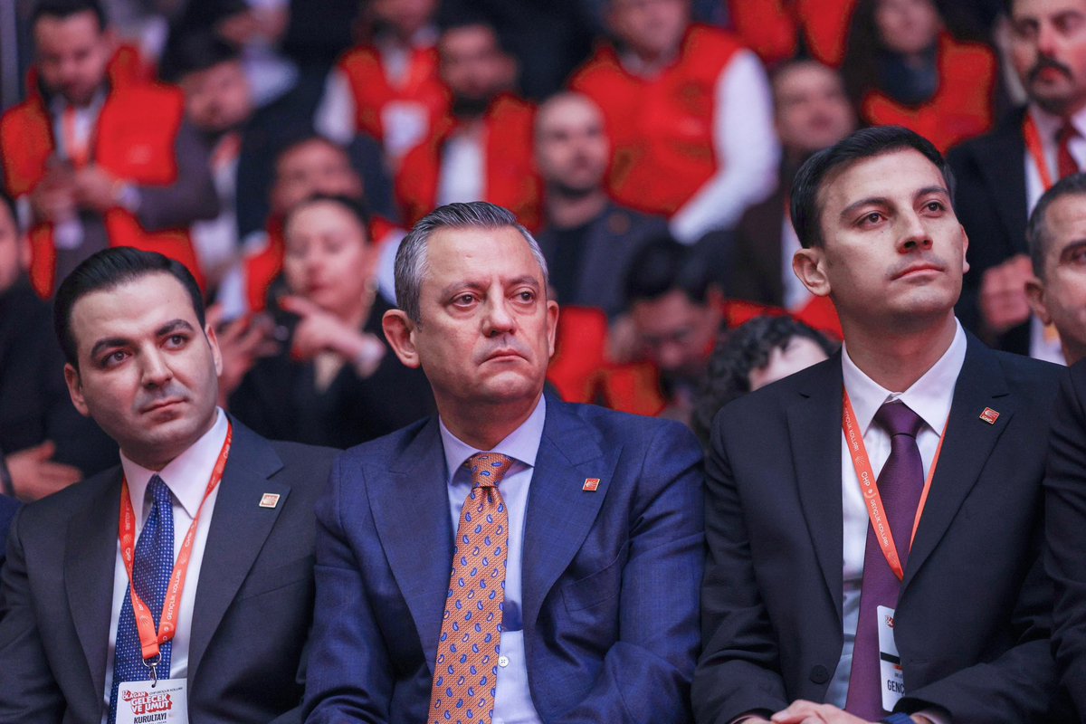 KİMSENİN KÜSME LÜKSÜ YOK, GENEL BAŞKANIMIZ CEM AYDIN'IN YÜKÜNÜ HAFİFLETECEĞİZ.

Dün akşam GELECEK ve UMUT temalı Gençlik Kolları Kurultayı'mız gerçekleştirildi ve Genel Başkanımızla yeni MYK'mız belli oldu. 

Bu listelere olumlu tepkiler olduğu kadar pekala olumsuz eleştiriler de